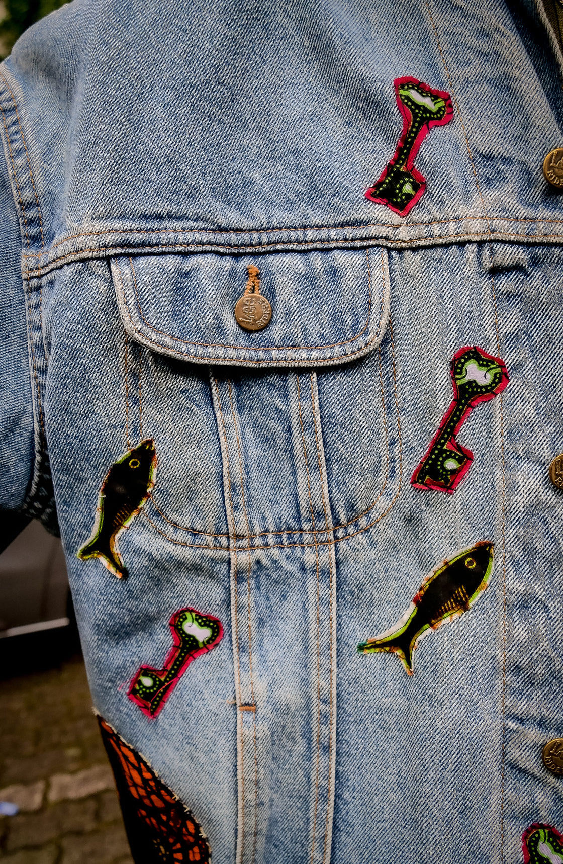 Veste en jean upcyclé - Héron macramé noir