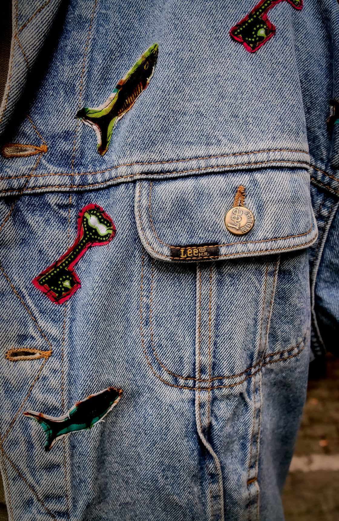 Veste en jean upcyclé - Héron macramé noir