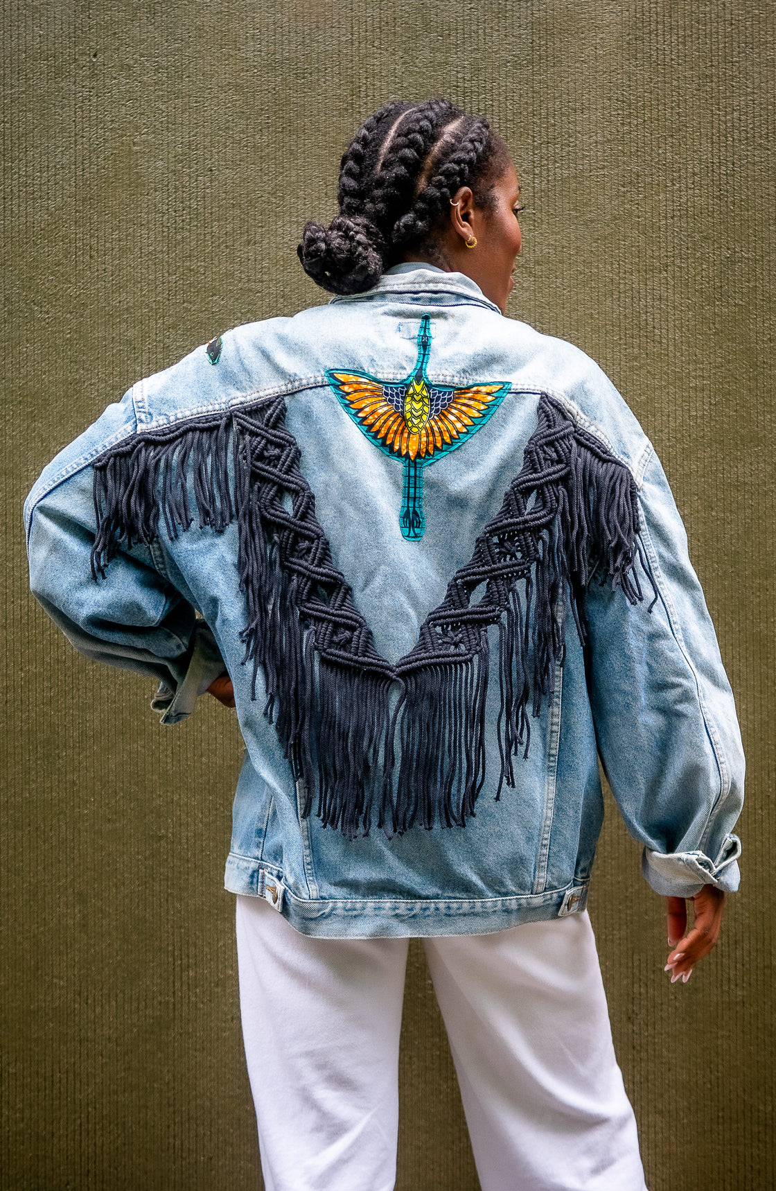 Veste en jean upcyclé - Héron macramé noir