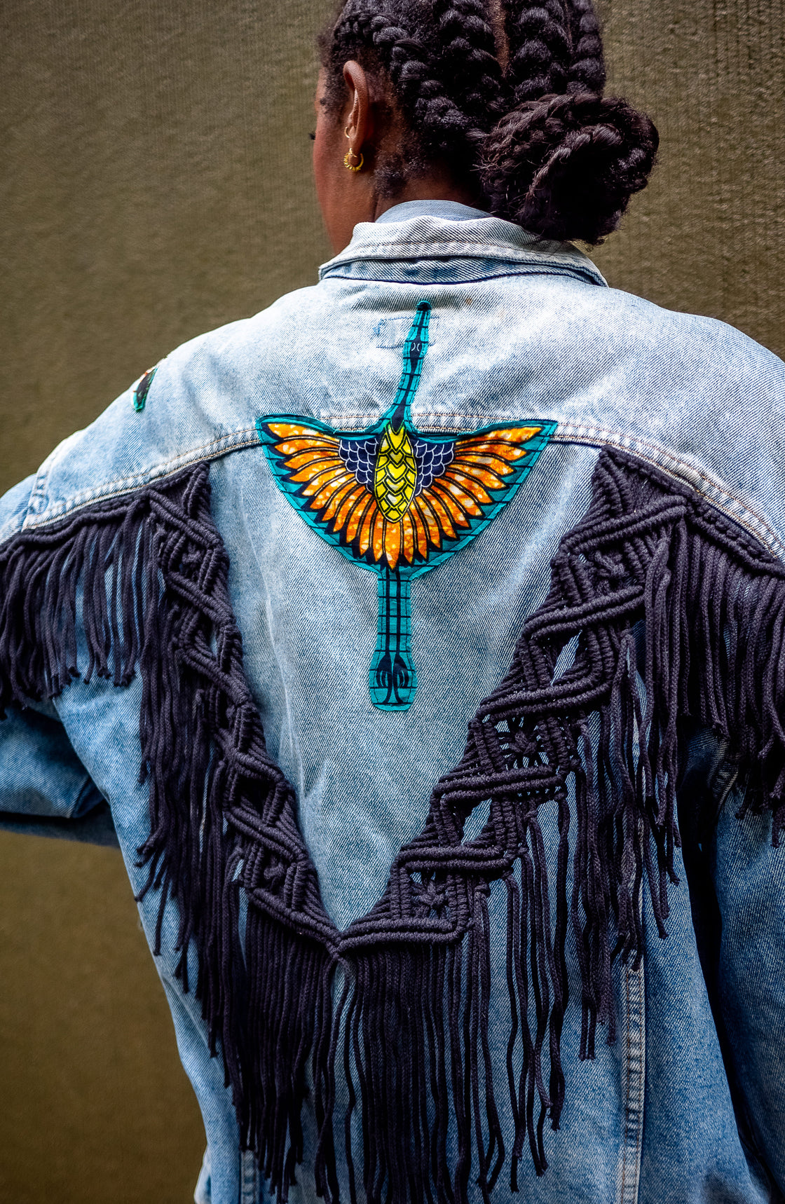 Veste en jean upcyclé - Héron macramé noir