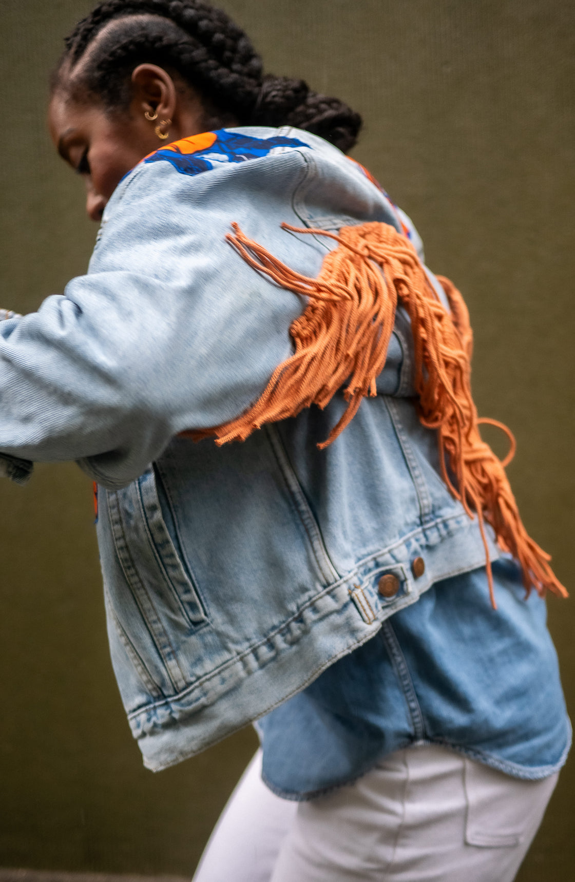 Veste en jean upcyclé - Hibiscus macramé brique
