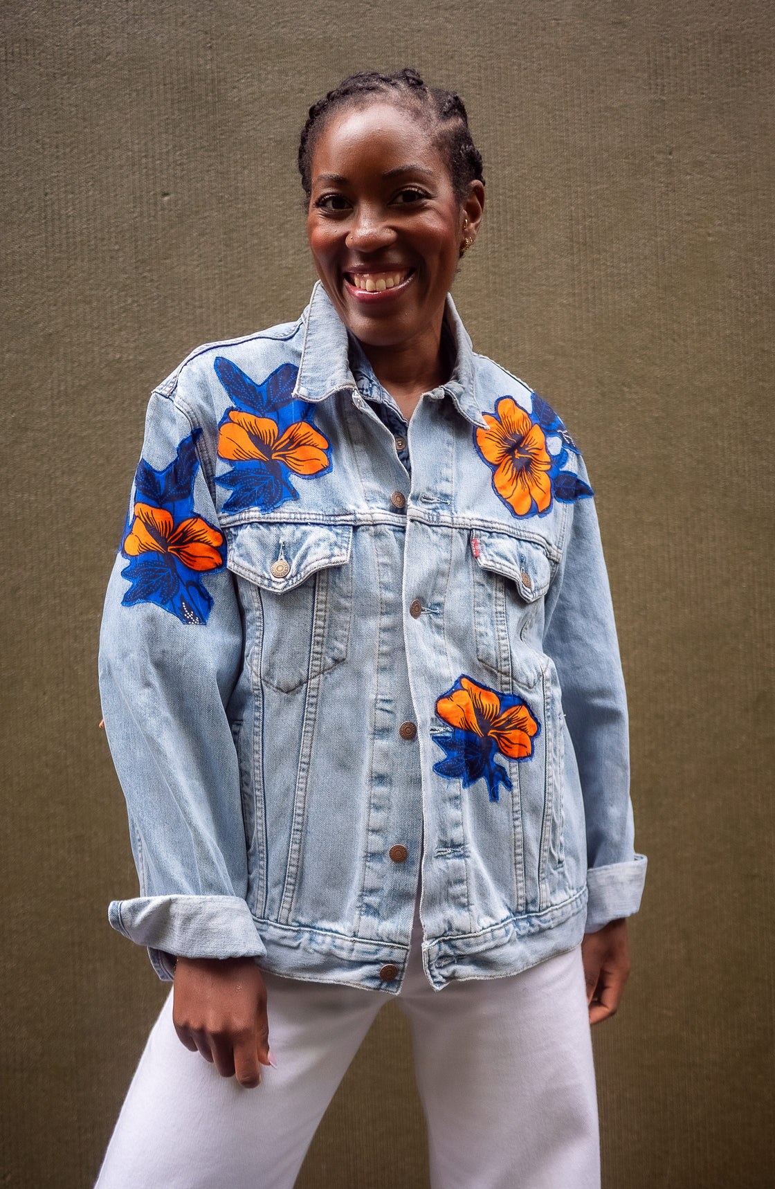 Veste en jean upcyclé - Hibiscus macramé brique