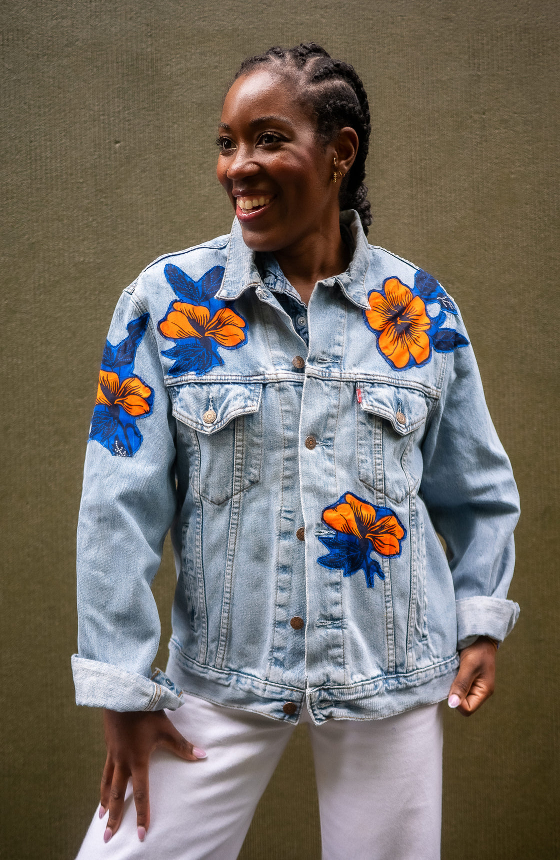 Veste en jean upcyclé - Hibiscus macramé brique