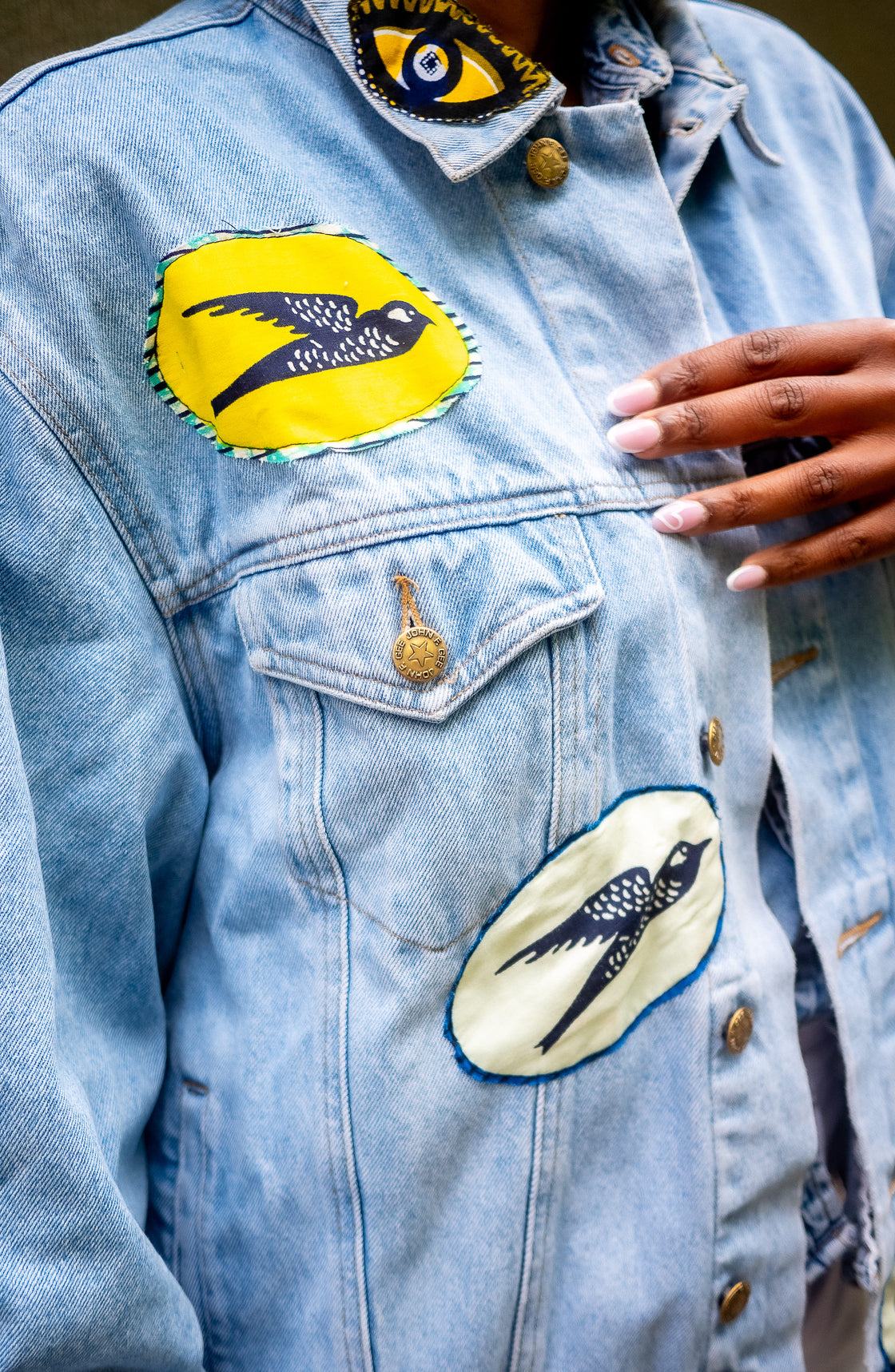 Veste en jean upcyclé - Hirondelles